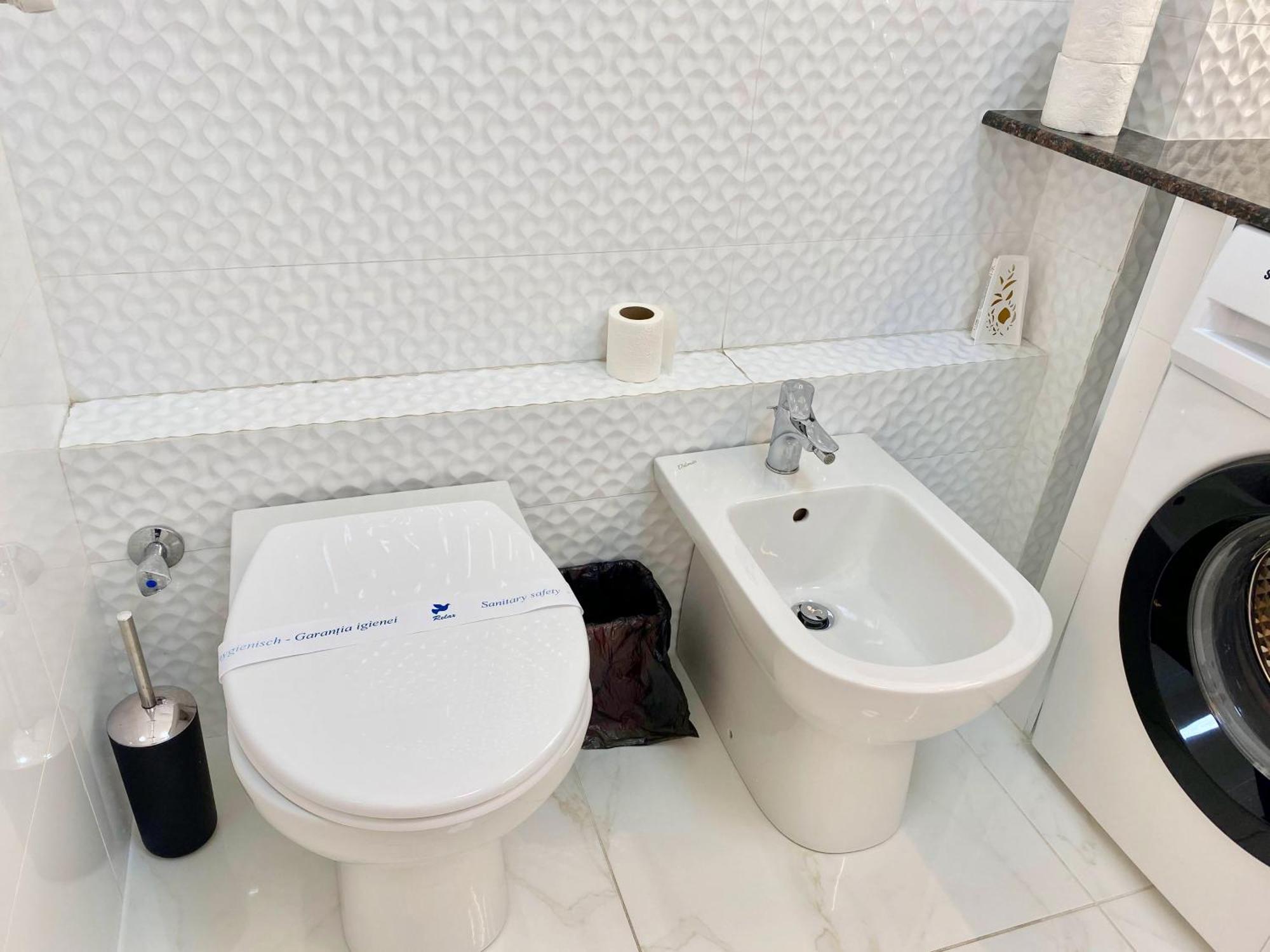 Apartament Confort キシナウ エクステリア 写真