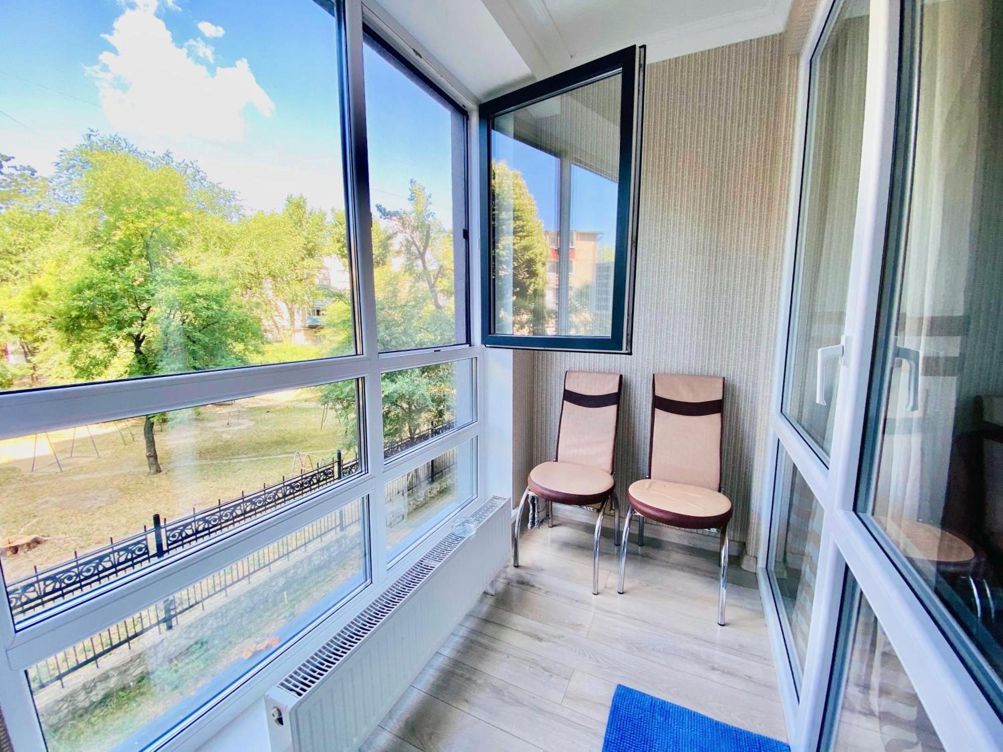Apartament Confort キシナウ エクステリア 写真